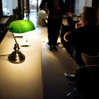 Tischleuchte Bankerslamp mit Zugschalter altmessing-grün