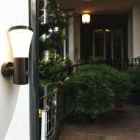 LED Außenwandleuchte Hanau mit Sensor