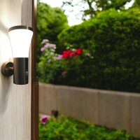 LED Außenwandleuchte Hanau mit Sensor