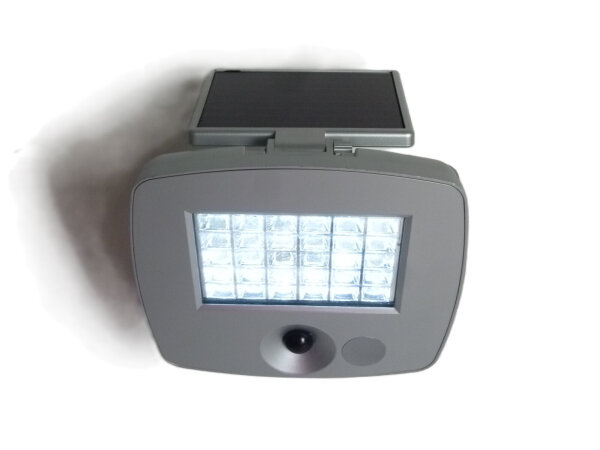 Leuchtstarker Solar-LED-Außenwandstrahler Raven separatem Solarmodul und Sensor